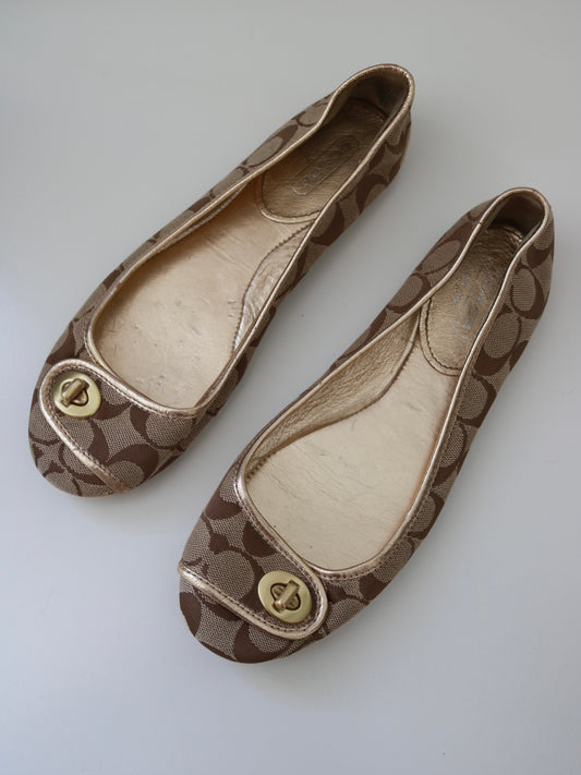 Coach Legacy Turnlock Flats (Size 9B)